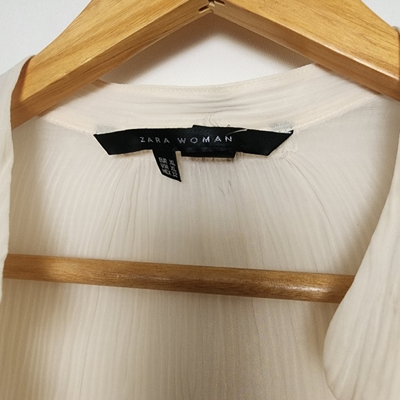 Zara creme ruffled vneck buttondown longsleeve top - Picture 4 of 10